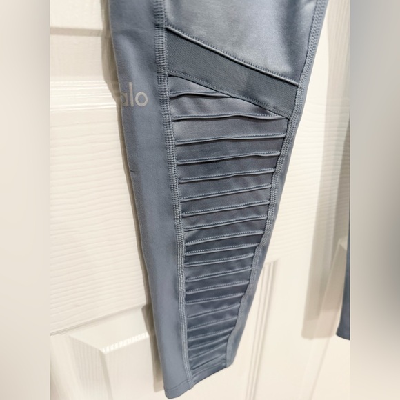 ALO Yoga High Waist Moto Contouring Muted Blue Mesh Gym Medium Leggings - Picture 8 of 11